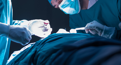 العمليات الجراحية لمرضى العيون